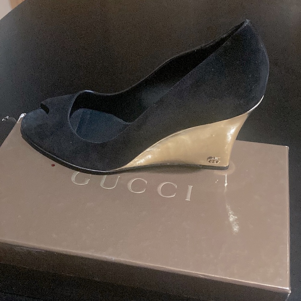 New ❤️ Gucci Black Suede Gold Wedge Heel 38 1/2